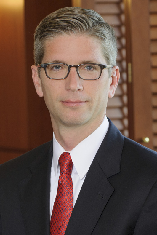 Photo of contributor for Jones Day's PTAB blog Geoffrey Gavin, Jones Day Partner